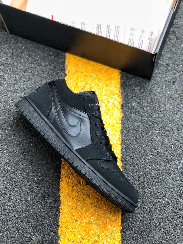 Air Jordan 1 Low ” Triple Black” 553558-056