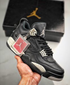 Air Jordan 4 ‘Oreo’ Black/Tech Grey-Black