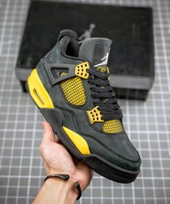 Air Jordan 4 ” Thunder” Black/Vibrant Yellow-White