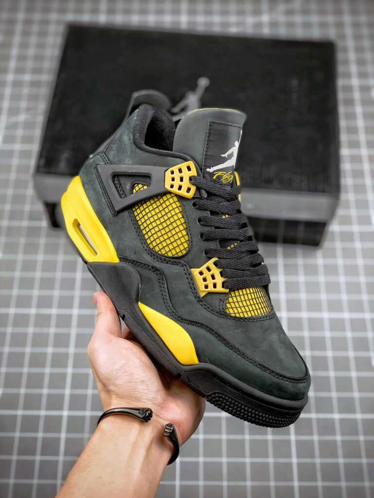 Air Jordan 4 ” Thunder” Black/Vibrant Yellow-White