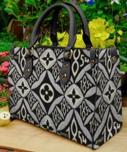 Limited Edition Lv Leather handbag purse Luxury Brand