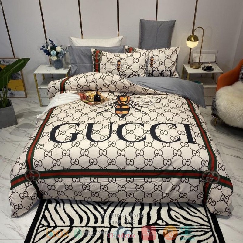 HOT Gucci Bee GC pattern khaki bedroom bedding set -livanniespoon Store