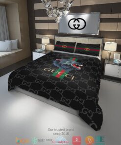 Gucci Wolf Red Green Stripe Quilt Bedding Set -livanniespoon Store