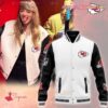 Taylor Swift Wearing Kansas City Chiefs Baseball Jacket - livanniestore Store